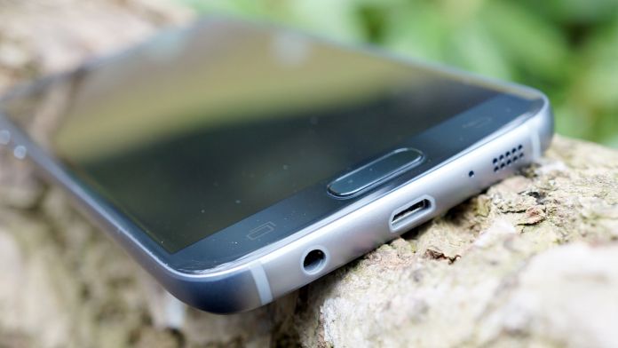 Samsung Galaxy S7 Recension undersida