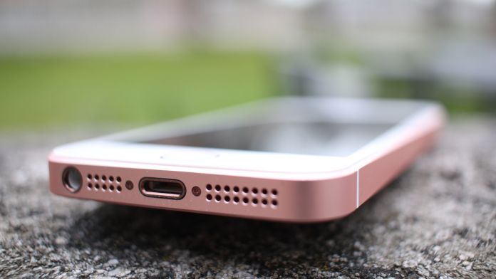 Apple iPhone SE Recension undersida