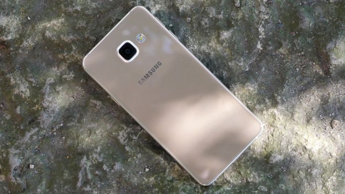Samsung Galaxy A3 Recension baksida