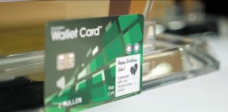 Dynamiskt kontokort har egen mobil uppkoppling