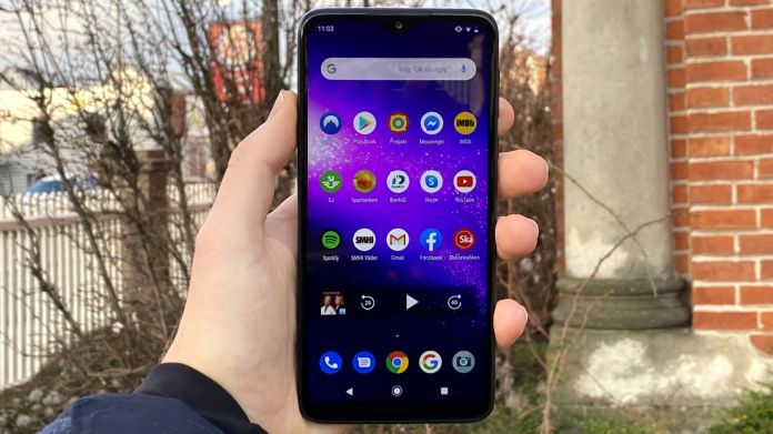 Motorola One Macro recension